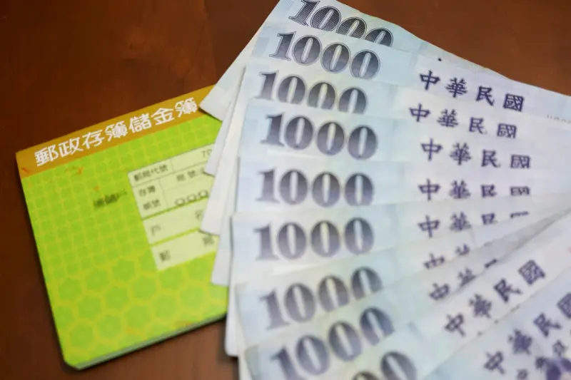 ▲政府普發1萬元陸續入帳，不過一名女子卻表示，這次的普發1萬「很無感」，甚至覺得還不如之前的5000元振興券。（圖／NOWNEWS資料照片）