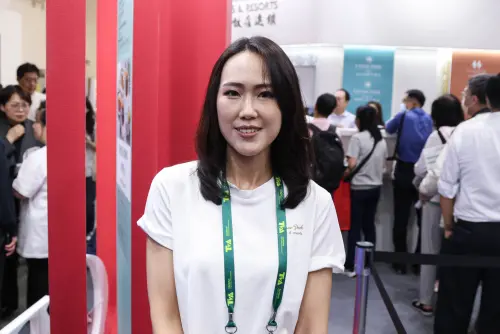 ▲凱撒飯店連鎖 公關協理王筱瑩提到，集團今年推出聯合餐券每張下殺僅850元，買50張更有下殺55折的超殺折扣。（圖／記者朱永強攝）