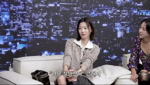 ▲全智賢（如圖）表示，因為朋友告訴自己崔俊赫真的長超帥，自己才勉強去相親，沒想到就此愛上對方。（圖／공부왕찐천재 홍진경 YT）