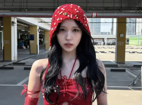 ▲Mina和媽媽逛街時被星探發掘出道。（圖／@mina_sr_my IG）