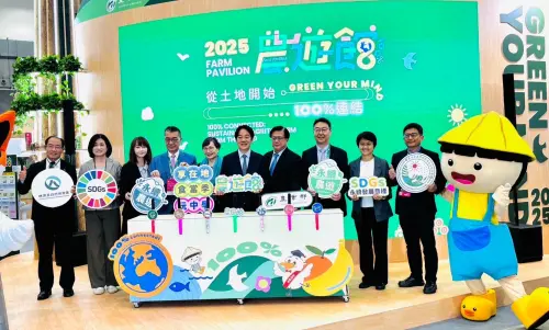 ▲農業部參展台北國際旅展設立農遊館開幕，總統賴清德（右五）親臨。（圖／農業部提供）