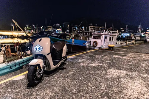 ▲▲台鈴eReady Fun結合了適合台灣市場的騎乘需求和人性化設計，特別強調其穩定的操控性、省力駐車架、以及便利的智慧功能，如透過智慧APP導航至換電站和門市，適合日常上下班或短程移動使用。（圖／eReady 台鈴智慧電車臉書粉專）