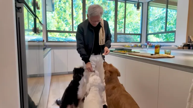 ▲輝達(NVIDIA)執行長黃仁勳今(7)下午起閃電訪台,坦言想逛夜市但已經離家太久,「我很想念我的狗狗們」。圖為黃仁勳在輝達影片中帶自家狗狗出鏡。(圖/翻攝自輝達臉書)