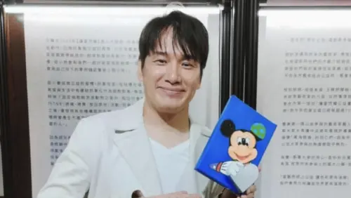 ▲張洛君（如圖）過去曾和吳奇隆同屬男團紅孩兒。（圖／張洛君 臉書）