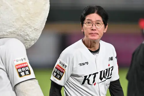 ▲KT巫師總教練李強喆球員時期是國家隊常客，與台灣媒體聊到過往場上交手回憶，也談到對台灣棒球看法，李強喆認為台、韓兩國實力很接近。（桃園市政府提供）