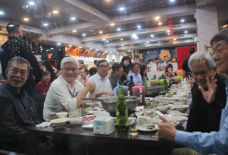    ▲黃仁勳與魏哲家等台積電高層前往台南永康區的劉家莊牛肉爐用餐。該店是台南有名的牛肉爐店。（圖／記者鍾泓良攝影）  