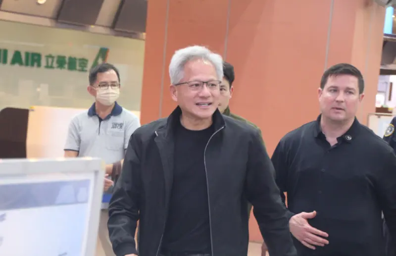    ▲當被問到這趟台南行感覺如何，他笑著回說，「這是一個非常美滿的一天！很高興看到大家！」心滿意足地離開台南，前往台北松山機場。（圖／記者鍾泓良攝影）  