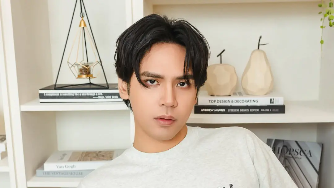 ▲陳零九投資5年的潮牌服飾品牌昨（7）日無預警宣布收攤，品牌感性發文感謝他的信任，並展開全館出清活動，經紀人證實品牌暫時休息，陳零九目前無副業，粉絲感嘆「千萬營收品牌也面臨倒閉」。（圖／翻攝自IG@ninetheory_official）