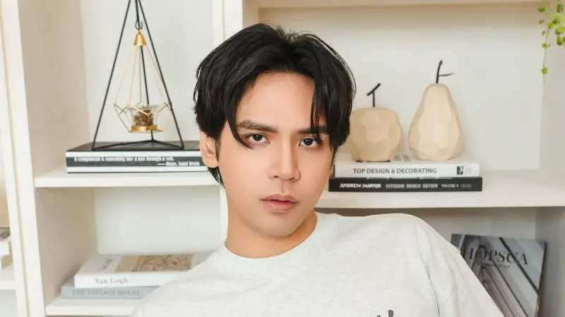 ▲陳零九投資5年的潮牌服飾品牌昨（7）日無預警宣布收攤，品牌感性發文感謝他的信任，並展開全館出清活動，經紀人證實品牌暫時休息，陳零九目前無副業，粉絲感嘆「千萬營收品牌也面臨倒閉」。（圖／翻攝自IG@ninetheory_official）