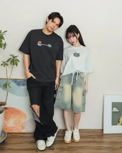 ▲陳零九（左）多次找來緋聞女友啾啾（右）來為服飾品牌拍攝宣傳照。（圖／翻攝自IG@ninetheory_official）