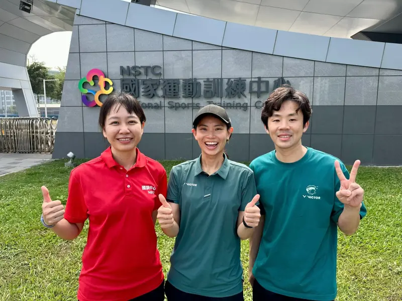 ▲台灣羽球天后戴資穎今（7）日晚間在社群媒體上投下震撼彈，正式宣布將高掛球拍，結束輝煌的羽球生涯。消息曝光後，瞬間引發全台熱議，總統賴清德、高雄市長陳其邁以及無數球迷紛紛留言感謝與祝福。（圖／取自戴資穎臉書）