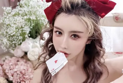 雪碧介紹謝侑芯到新馬？遭爆當女模仲介　工作內容曝：保底6萬元
