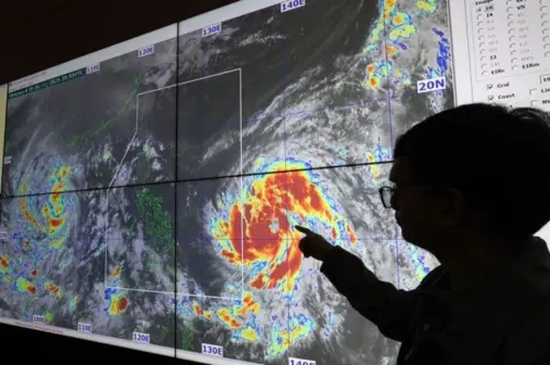 ▲菲國氣象單位警告，鳳凰颱風的威力不容小覷。（圖／翻攝自菲律賓星報）