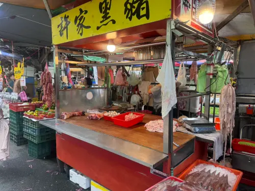 ▲菜市場,豬肉攤。（圖／記者周淑萍攝）