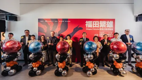 ▲《福田繁雄視覺幻象典藏展》用一日狂想以及關係兩個主視覺，來做氣球揭牌的色彩。（圖／翻攝畫面）