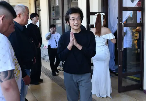 ▲魏德聖（中）來向顏正國致意，過去曾找他合作《台灣三部曲》。（圖／記者林柏年攝）