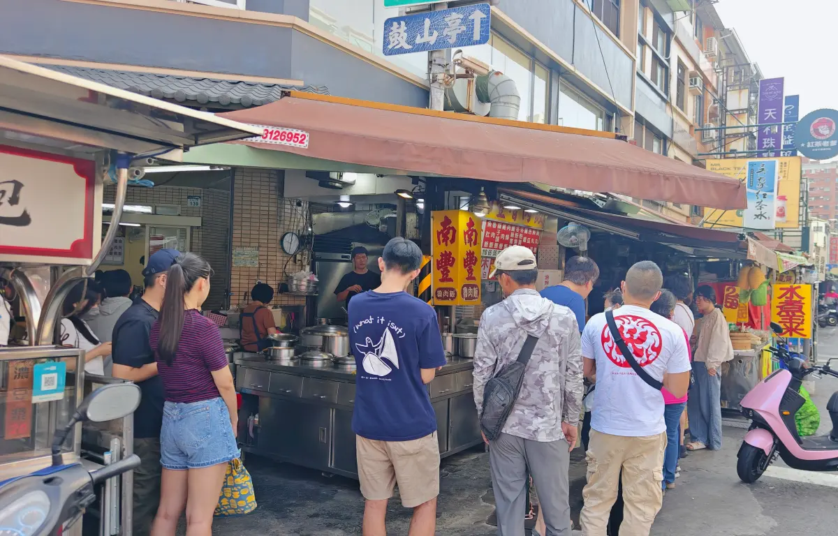 溫體豬回歸首日！「南豐滷肉飯」排爆畫面曝 阿章阿三肉圓都開張