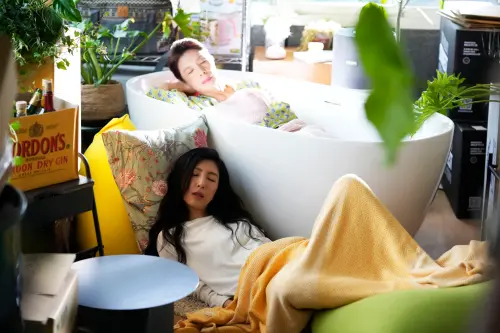 ▲《看看你有多愛我》李維維回憶與楊謹華即興對戲時，兩人情緒張力滿點，矛盾心境瞬間被引爆，讓她差點走心。（圖／晴天影像提供）