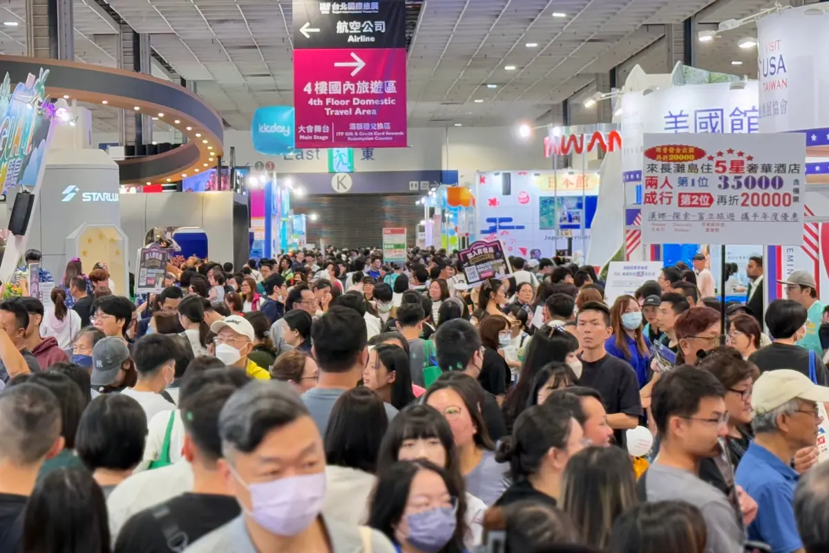 台北國際旅展第二天！直擊爆滿人潮實況 抽免費機票、搶萬元行程
