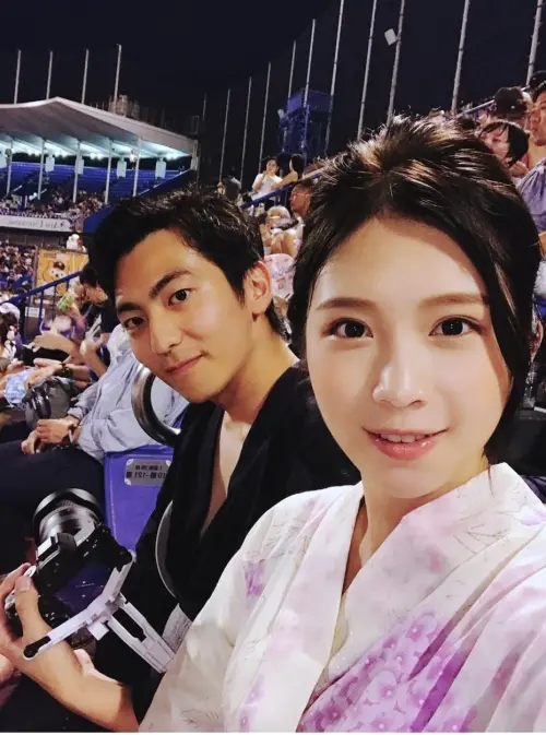 鄭家純(右)和日籍老公相當甜蜜。(圖/翻攝自臉書 鄭家純) ▲鄭家純(右)和日籍老公相當甜蜜。(圖/翻攝自臉書 鄭家純)