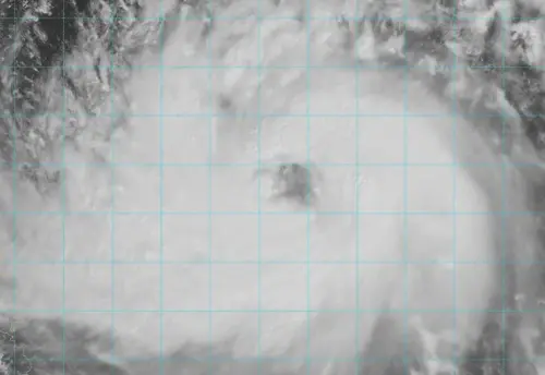 鳳凰颱風對流爆發！「眼牆成形」衝菲律賓　鄭明典示警：有大災難
