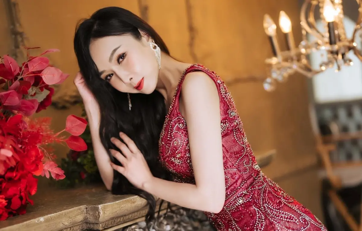 ▲范姜彥豐與粿粿的婚變風波持續延燒，有美魔女之稱的59歲藝人胡文英（如圖），在6日發文痛揭前夫出軌好友的過往，難過表示：「真相很心痛」。（圖／美魔女胡文英FB）