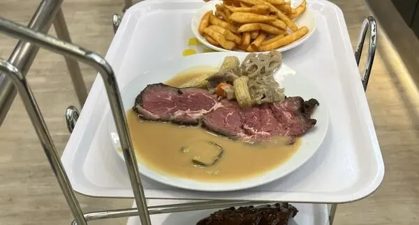 台中IKEA顧客疑食「未熟爐烤牛」　情侶上吐下瀉衛生局介入要查了