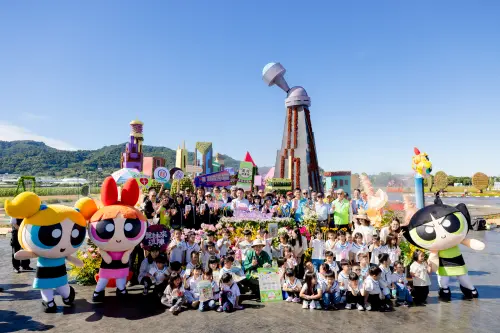 ▲2025新社花海暨台中國際花毯節今天登場，以「飛天小女警」為主題，打造18公尺高的大型主花毯及機械動態展演。（圖／台中市政府提供，https://www.taichung.gov.tw/3136748/post）