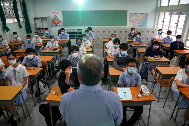 ▲香港有小學為中國來港的插班生提供友善評核環境，允許學生在校內考試使用簡體字作答，引發家長反彈，香港前特首梁振英也發文批評。示意圖。（圖／美聯社／達志影像）