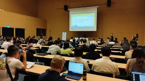 ▲與會者參與14場專題演講、Lightning Talk、工作坊與社群互動活動，議題涵蓋 AI、資安、行銷設計與網站開發實務。（圖／翻攝畫面）