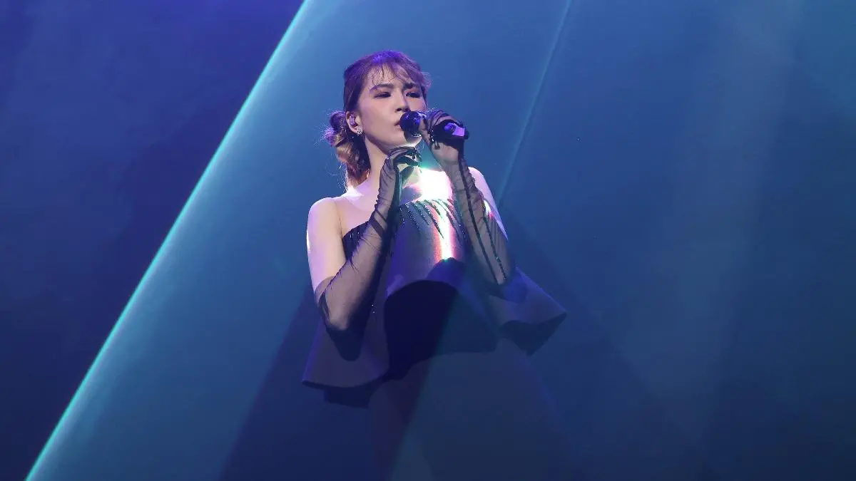 曾沛慈首唱北流！戴450萬珠寶大露香肩 羞喊：老公不要看