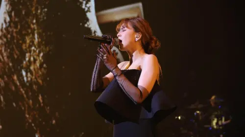 ▲曾沛慈這次配戴總價450萬的戒指以及耳環登台。（圖／寬宏藝術提供）