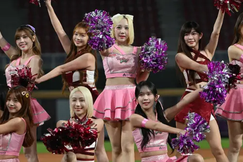 ▲中職樂天女孩Rakuten Girls本戰依舊於場邊應援。（圖／桃園市政府提供）