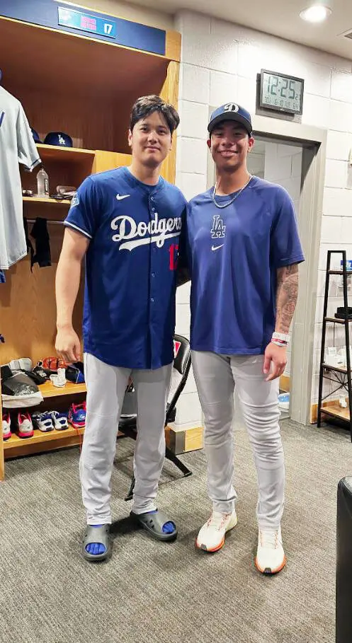 ▲柯敬賢（右）今年6月曾與偶像大谷翔平在場上交手，笑稱很像在作夢。（圖／取自柯敬賢Threads）