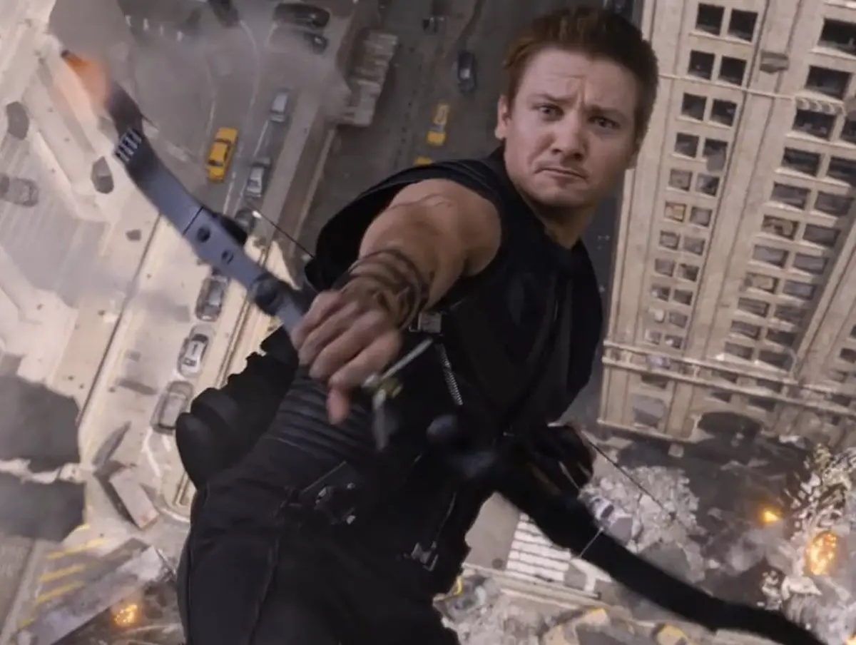 「鷹眼」傑瑞米雷納陷性騷風暴！女友控恐嚇 曾與謝霆鋒妹傳緋聞