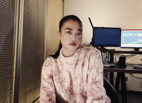 ▲周依（如圖）控訴好萊塢影星傑瑞米雷納傳送不雅照給她、對她性騷擾，還威脅要跟移民單位舉報她。（圖／摘自 IG@yizhouofficial）