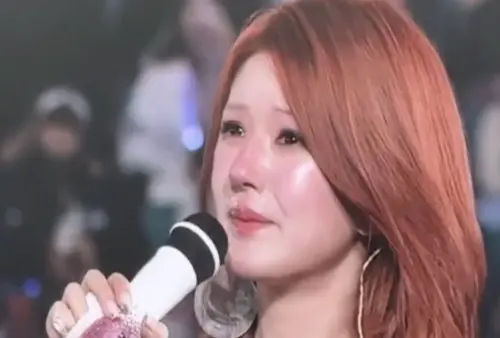 ▲趙露思在慶生會上爆哭，提到2個月前以為自己再也當不了演員，是粉絲的支持讓她重獲力量。（圖／翻攝自微博@經停在嘉禾望崗）