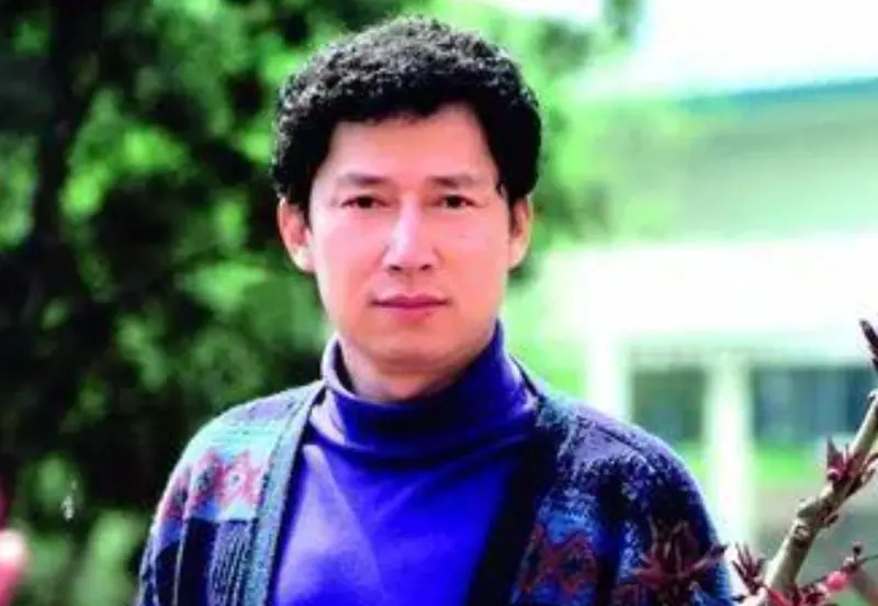 ▲被封為中國最強軟飯男的慈善家李春平（如圖）10月病逝，他過去曾陪伴一名好萊塢女星13年，因此繼承高達台幣1160億的遺產，在中國很出名。（圖／微博＠優點娛樂）