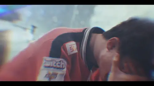 ▲2025世界大賽決賽前導片中，放出了Faker第一次挑戰3連霸失敗，在中國鳥巢痛哭的畫面。（圖／Youtube@LoL Esports）