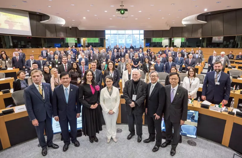 ▲蕭美琴赴歐洲議會演說，達成罕見外交突破，網路卻出現巨資換演講不實訊息，總統府駁斥此傳聞並報警處理。（圖／翻攝自蕭美琴臉書）