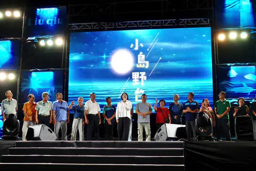 小琉球「小島野台」登場　金曲歌王開唱
