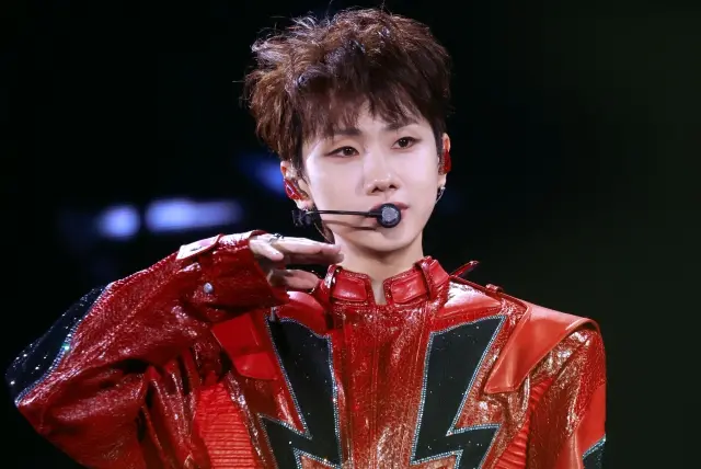 ▲汪蘇瀧在今（9）日凌晨曝光遭私生飯高速追車狂拍的影片，驚恐瞬間讓粉絲都超傻眼，公司也忍無可忍怒宣布重大決定：「即日起不再收信」。（圖／微博@汪蘇瀧Studio）