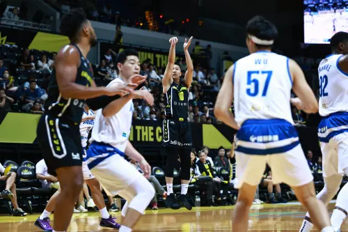 ▲李愷諺表示，自己與簡祐哲多年搭檔，對彼此習慣非常熟悉，「他今天的出手很果決，展現射手風範，我也盡量幫他創造機會，很開心他能把握住。」（圖／新北國王提供）