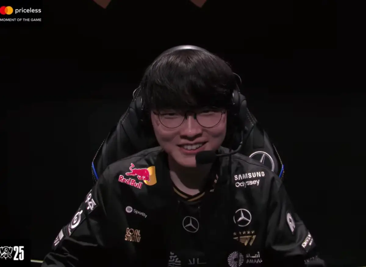 影／Faker笑了！一波團打8千傷害 中國主播崩潰：T1又挺住了