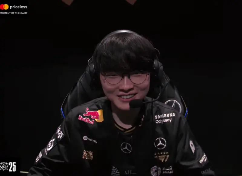 影／Faker笑了！一波團打8千傷害　中國主播崩潰：T1又挺住了