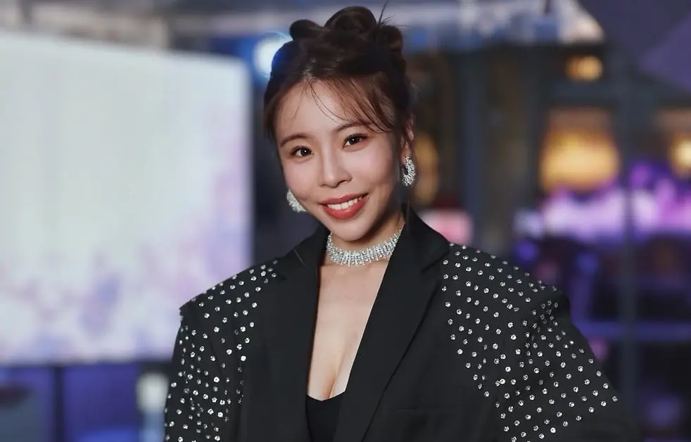 31歲鍾綺友人狂嫌台灣很爛！她用台英雙語爆氣開嗆：不爽就搬走啊