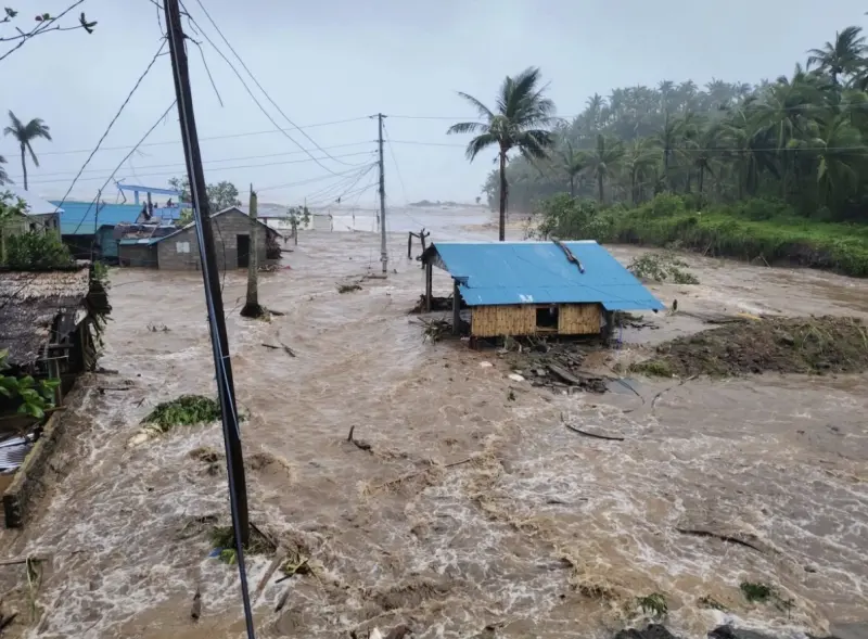 影／鳳凰颱風重創菲律賓！馬尼拉學校全面停課　逾百萬人撤離
