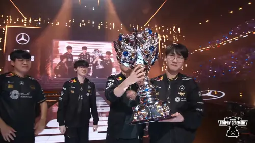 ▲T1新上路Doran捧起生涯首座召喚師獎盃。（圖／Youtube@LoL Esports）