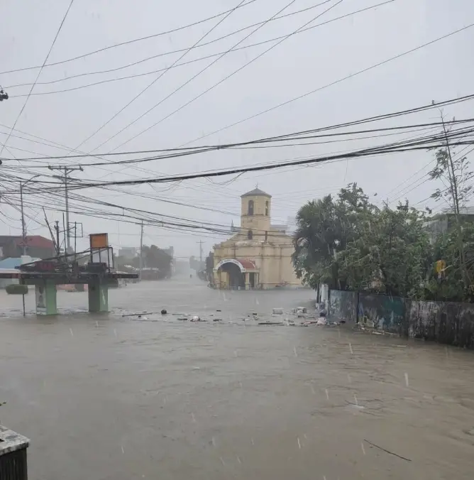鳳凰颱風登陸菲律賓！兩死百萬人撤離 總統宣布全國進入緊急狀態