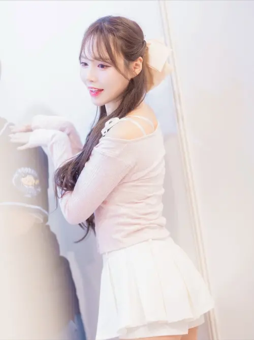 ▲文慧真一年只跟弟弟見面2-3次，這次特地飛往成都，也讓粉絲見證2人姊弟情深。（圖／翻攝自文慧真IG@yll_suly28）